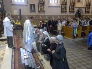 … siostrom zakonnym…